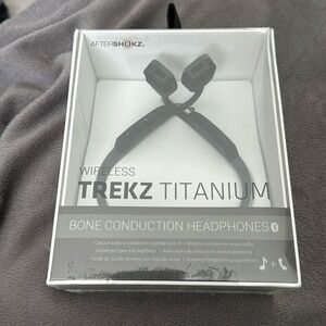 NWT Wireless Trekz Titanium bone conduction headphones